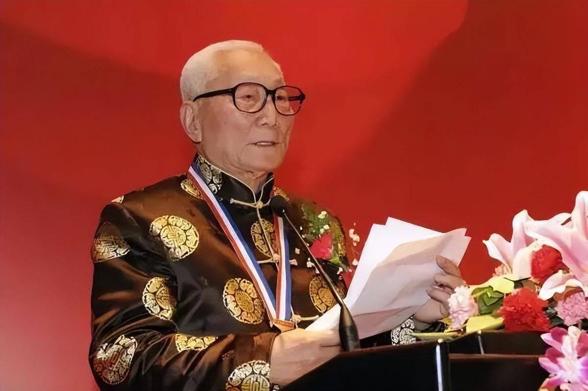百岁国医大师颜正华,精神矍铄,思路清晰,他的养生秘诀值得借鉴_颜老
