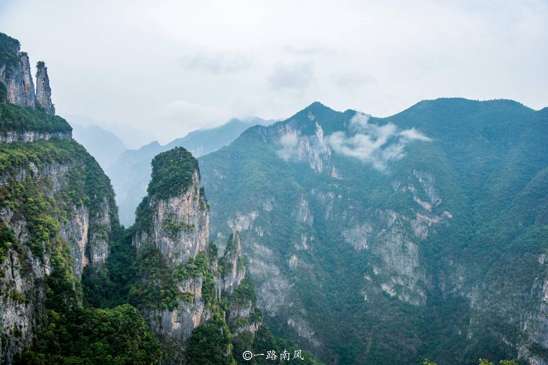 隐藏在重庆巫山的人间仙境，云雾缥缈似幻似真，颜值超过神女峰