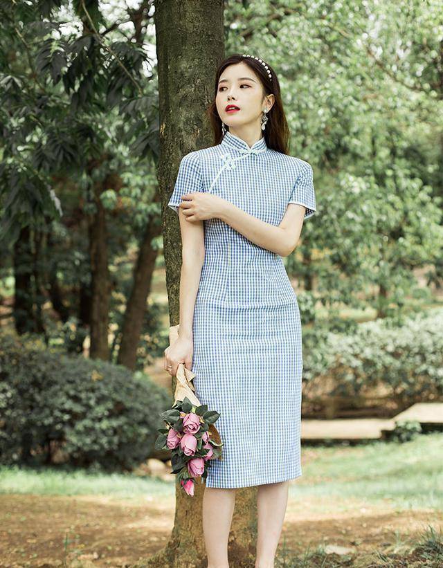 旗袍是"妈妈装"?今秋流行的是这"4件",单穿时尚两不误!