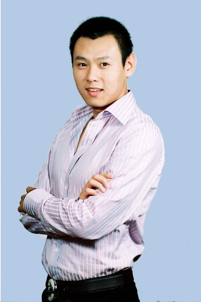 滑稽界颜值担当陈靓,入行师承王汝刚,24岁就开专场演出深受好评_曲艺