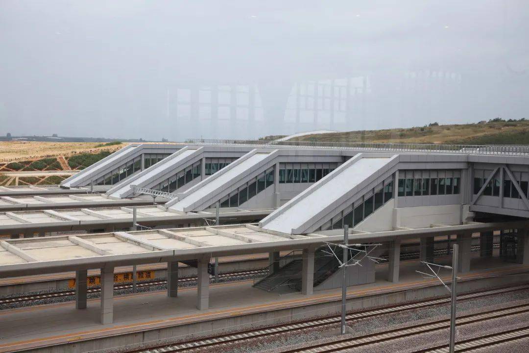 弥蒙高铁终点站红河站内部一睹为快目前,弥蒙铁路的各项建设工作已经