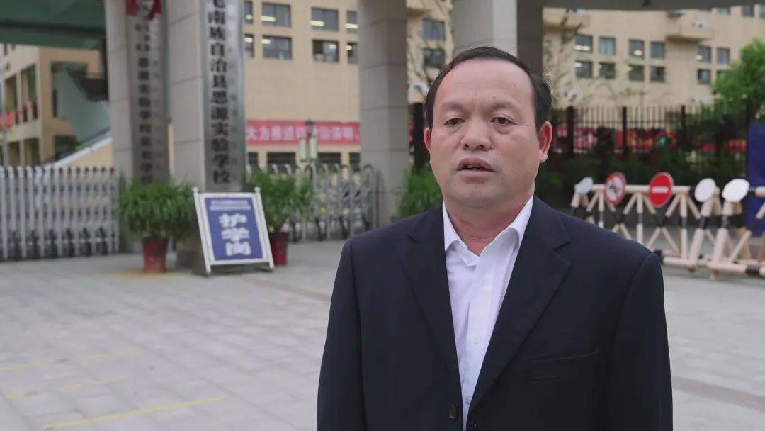 环江思源实验学校中学部校长 蒙继烟:通过这一笔捐赠,我们学校的办学