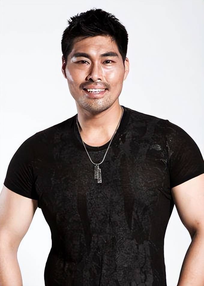 直到2010年,马京京在电视剧《抗日奇侠》中扮演大力士"杜大鹏""杜大鹏