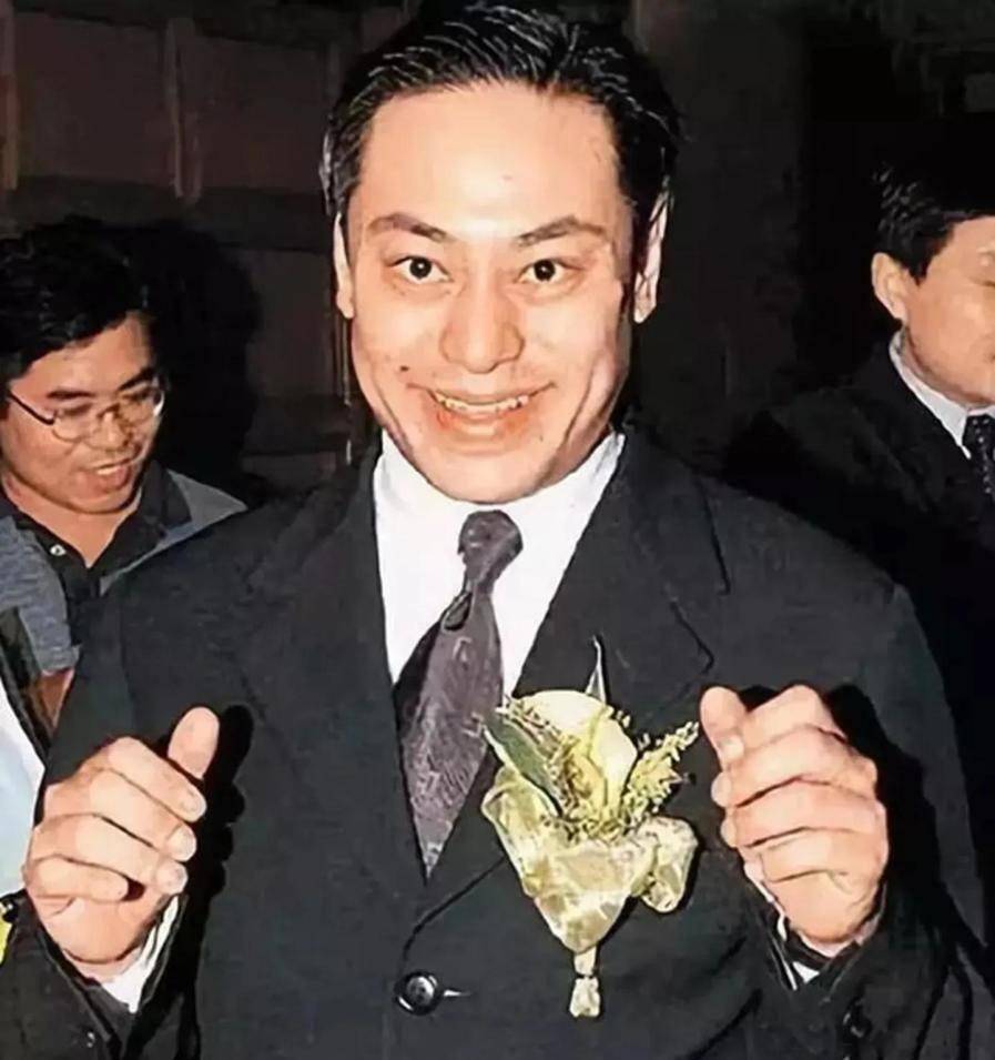 地产神童罗兆辉,14岁辍学,27岁身价超10亿醉心撩女星,47岁猝死_刘銮雄