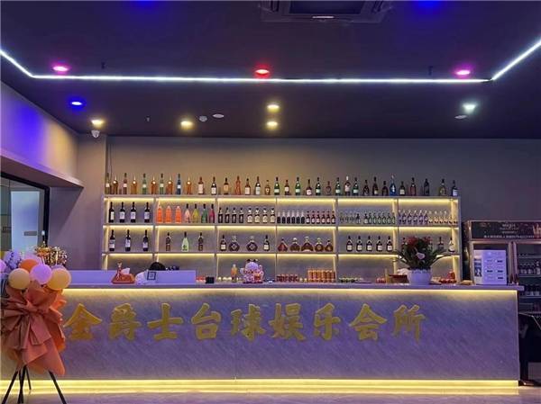 整体设计风格很酷很好看,有中式风格也有现代风格,在前台陈列展示出来