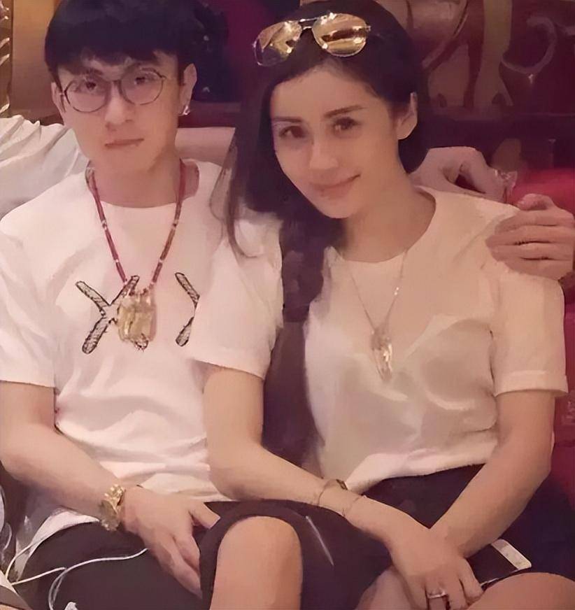 秦奋和老婆图片