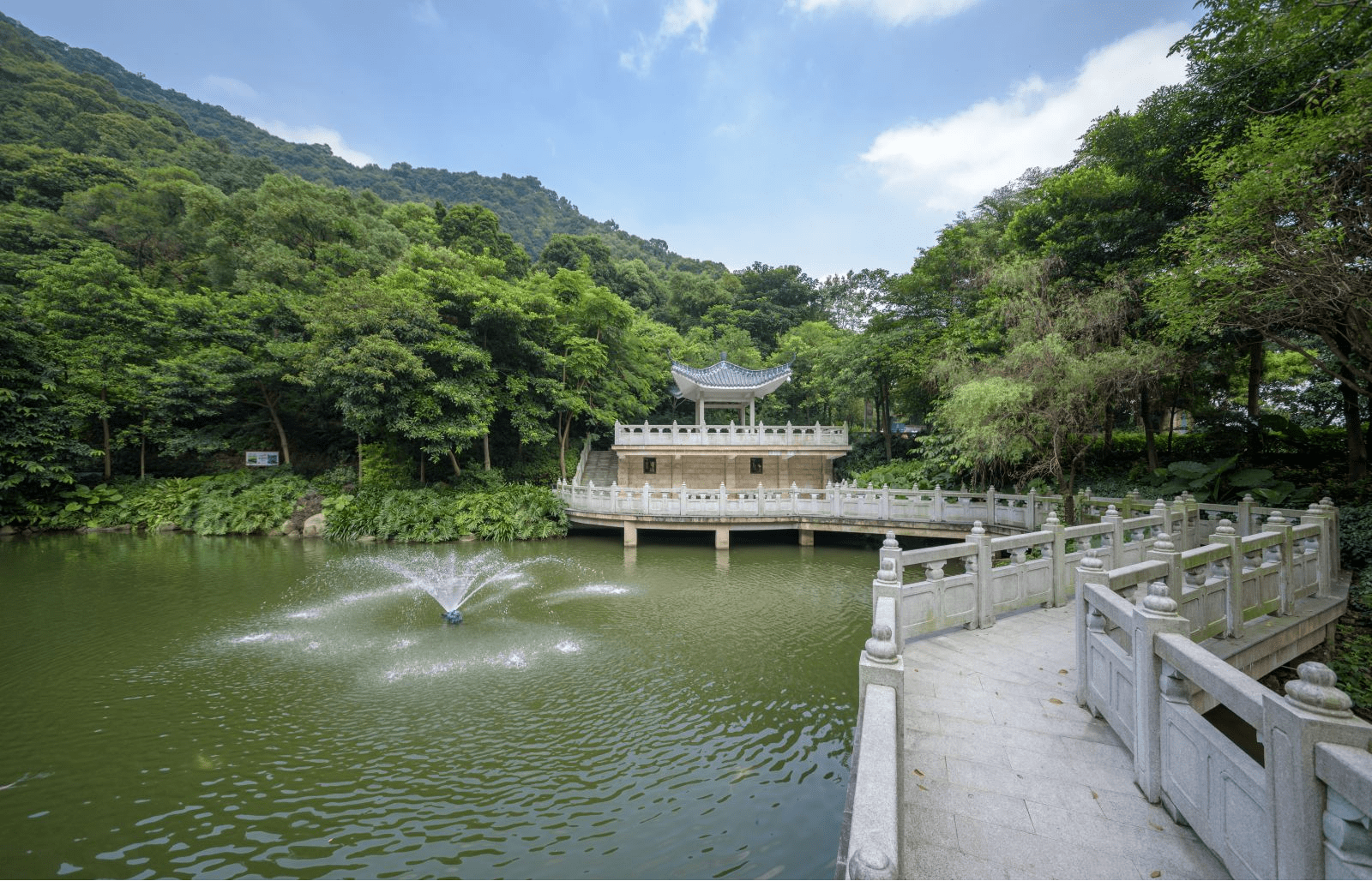 山上天湖公園,碧玉洞,翠巖,石燕巖,九龍巖,四方竹園,茶花園,桃花園,桂