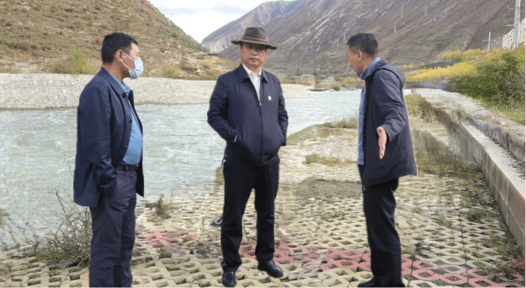 扎西旺加带队调研指导国道沿线绿化提升工作_玉树_规划_道路