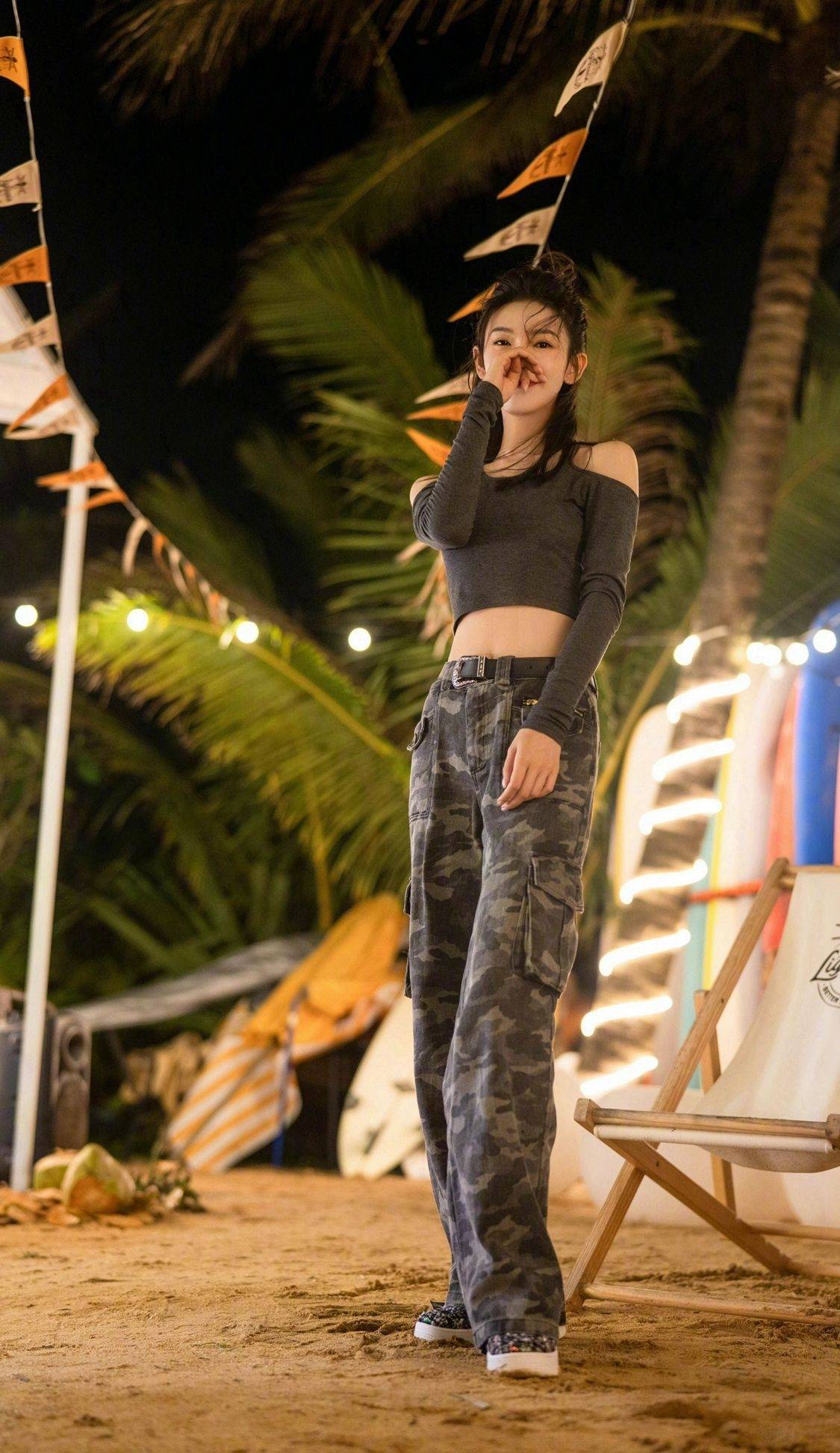 陈瑶吊带露脐装沙滩性感写真_吊带_写真_沙滩