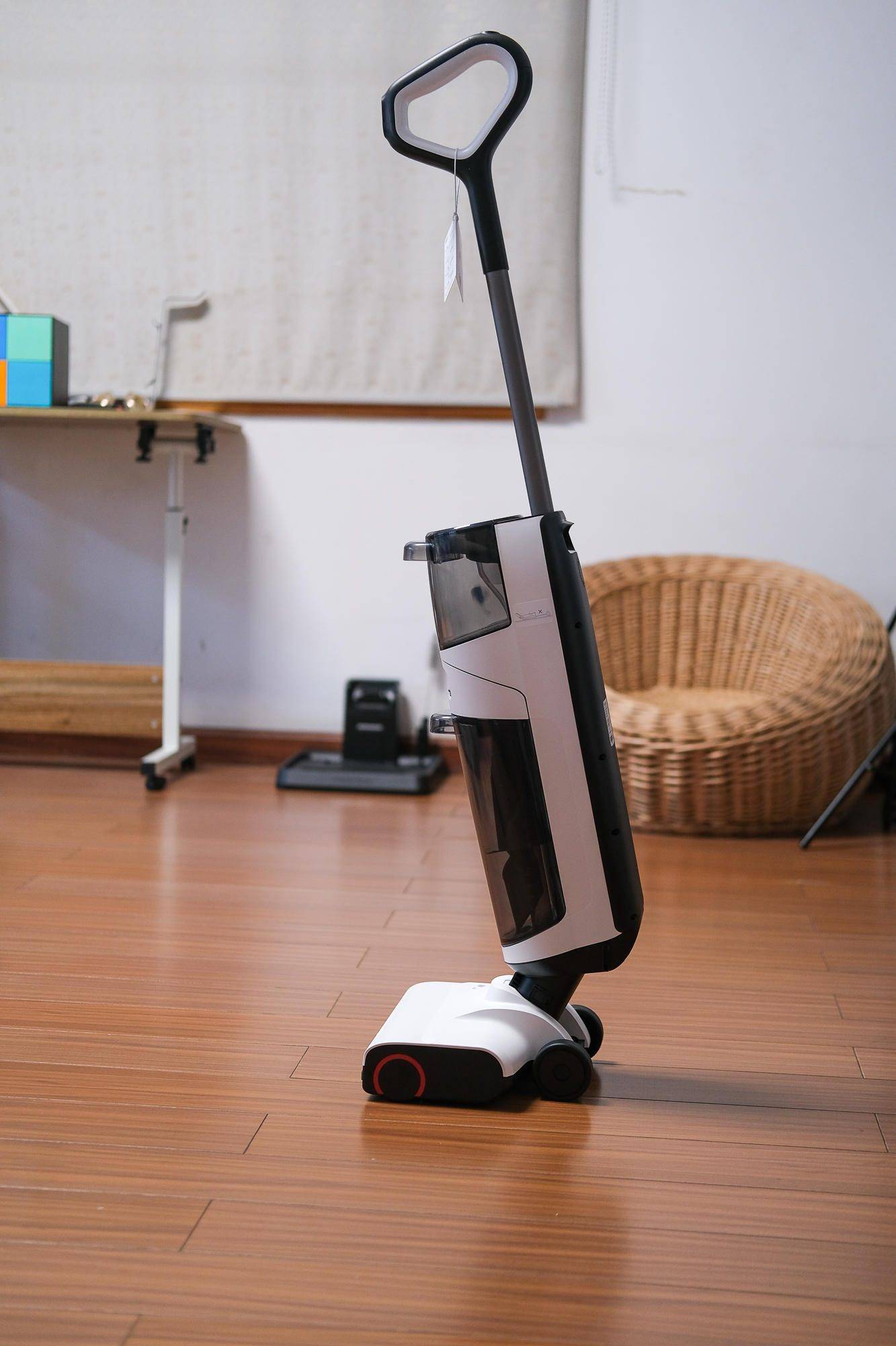 洗拖烘一体,2000元档最强洗地机?石头智能洗地机A10开箱测评