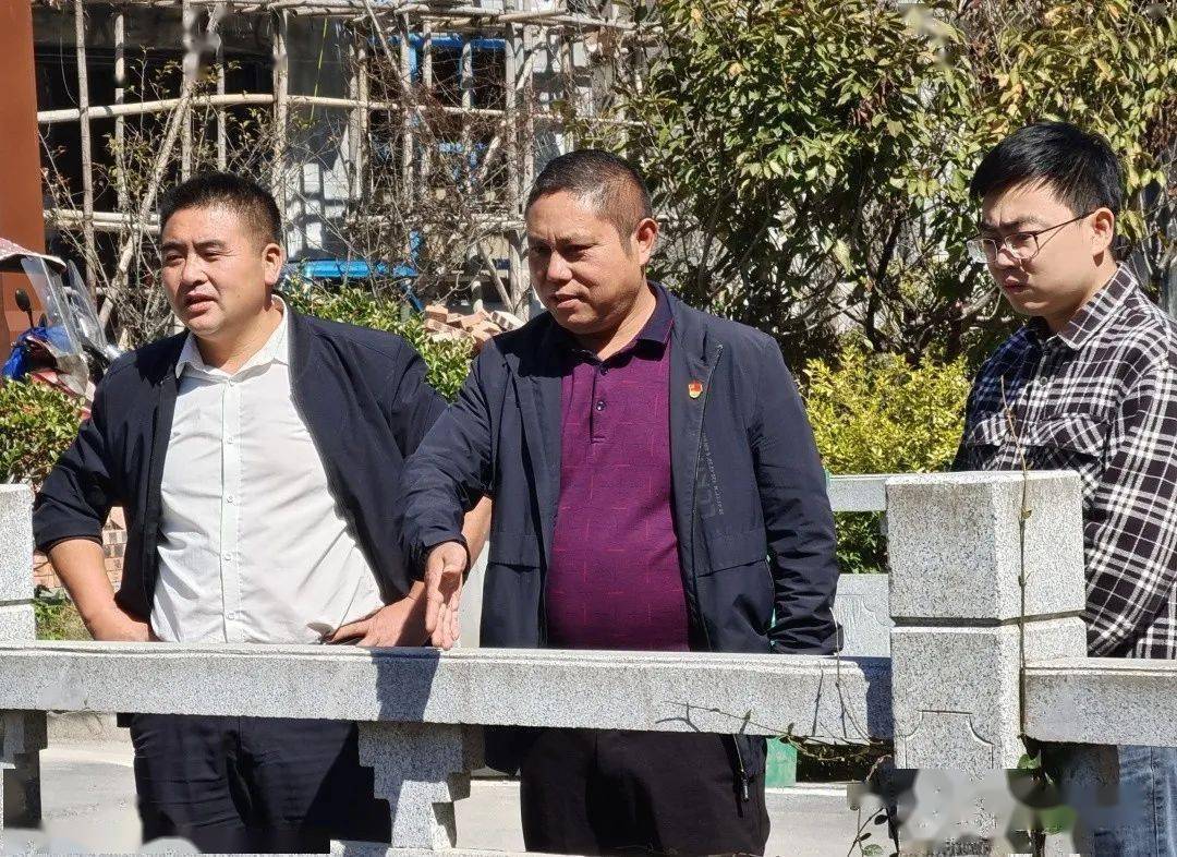 今年51岁的叶厚满,现任黄沙镇彭桥村支部书记,村委会主任.