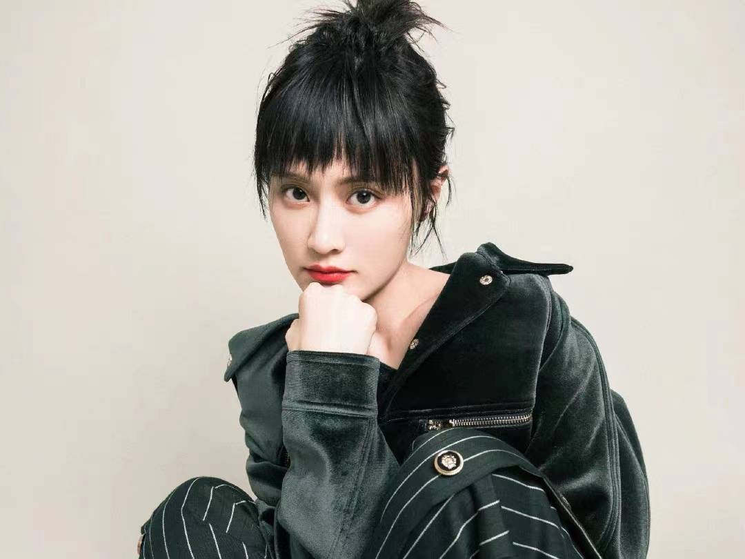 潘粤明带绯闻女友尹姝贻外出聚餐,两人已交往五年多,感情很稳定