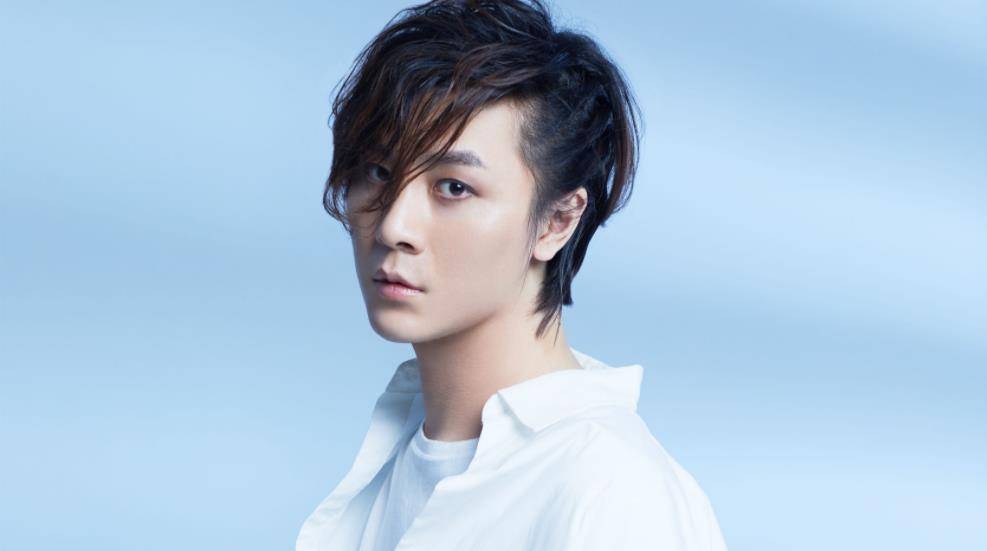 张大仙从不说人,凭借这高素质表现和以前的小鲜肉在