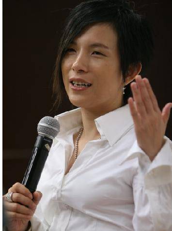 女歌手潘美辰51岁没有结婚,但她的生活潇洒全心全意发展音乐事业_经典