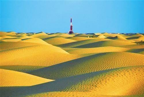 塔克拉玛干沙漠到底有多深？如果把沙子都挖光，下面是什么