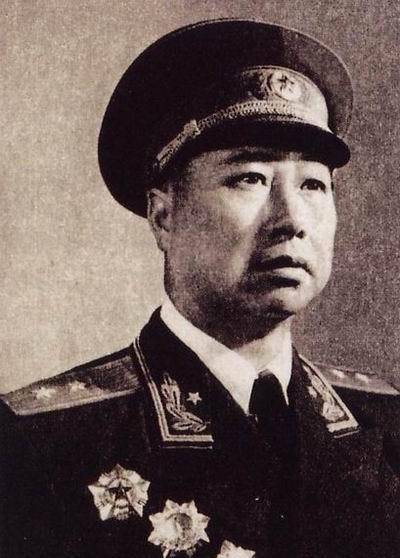 新四军穷得响叮当,他把全部家当拿出来,请了一地主