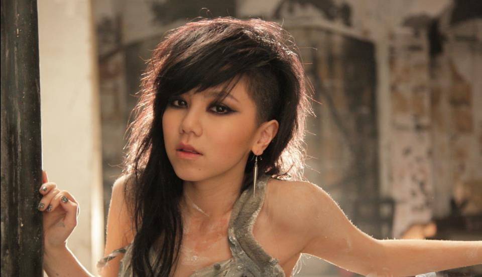 一开始对邓紫棋有印象还是邓紫棋刚出道从香港来内地的时候,邓紫棋