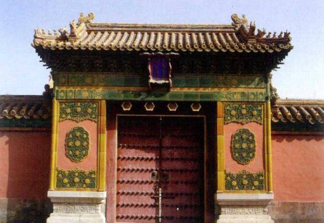 溥仪的回忆：意大利消防队叫开了皇宫的大门，我们才知宫里起火了_宝物_事情_清朝