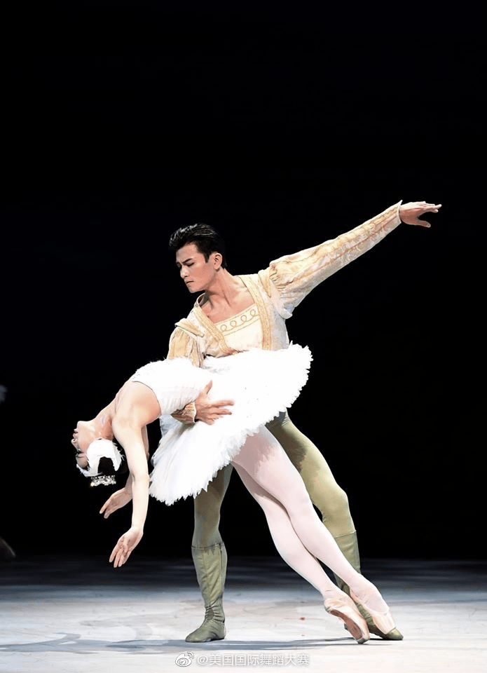 图片来源于@国外国际舞蹈大赛图片来源于微博@中国日报图片来源于微信