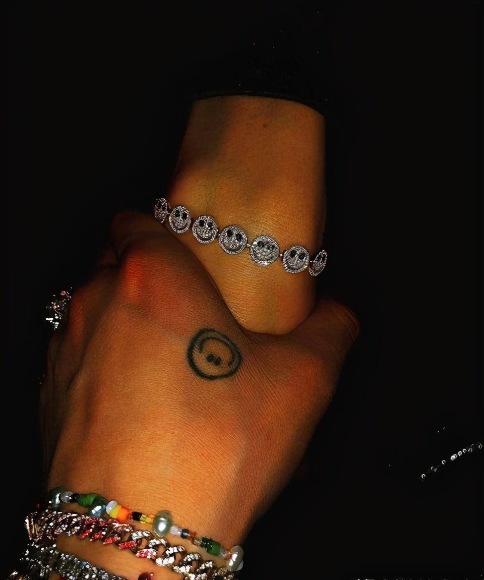 gd权志龙戴j手链晒牵手照!与jennie更多恋爱细节曝光_娱乐_恋情_偶像