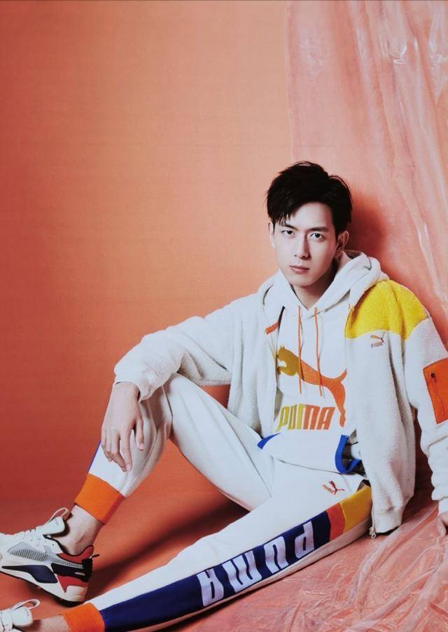 "现"男友到底有多帅,看到他穿粉色西装,网友大呼:爱了_李现_颜色_时尚