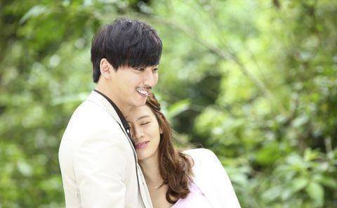 2013年孙艺真与金南佶因合作电视剧《鲨鱼》和电影《海盗》而传出恋情