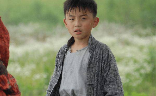 童星出道的郑伟,一边经营演绎事业,一边完成自己的学业_角色_作品