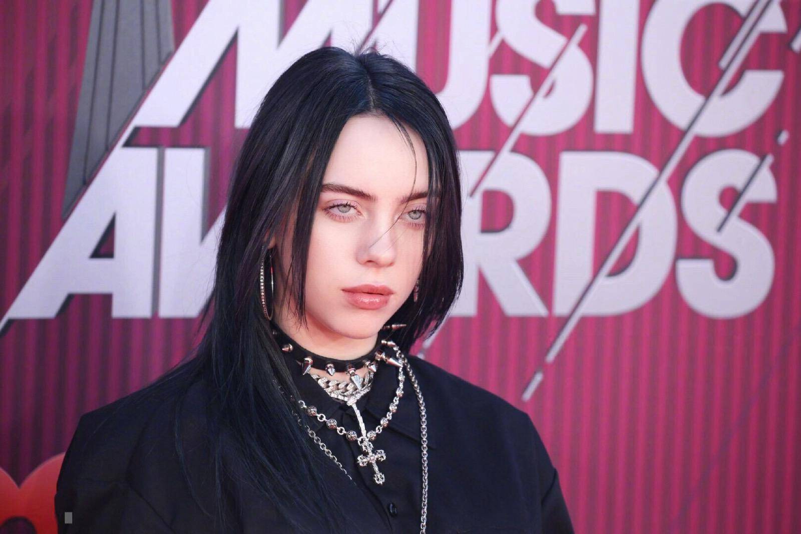 "碧梨"比莉·艾利什与歌手jesserutherford恋情曝光?