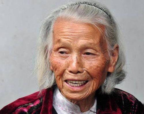 广东一“神秘龙宫”，专家发现大量骸骨，86岁老妇说出残忍往事