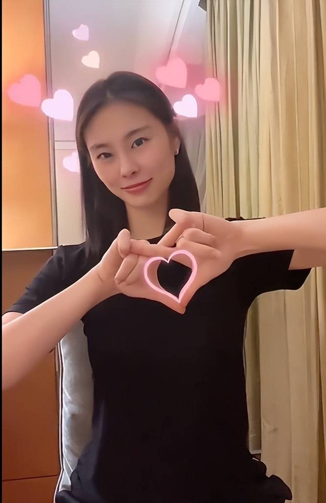 央视具体是说:"又美又能打!祝女篮球员王思雨生日快乐!