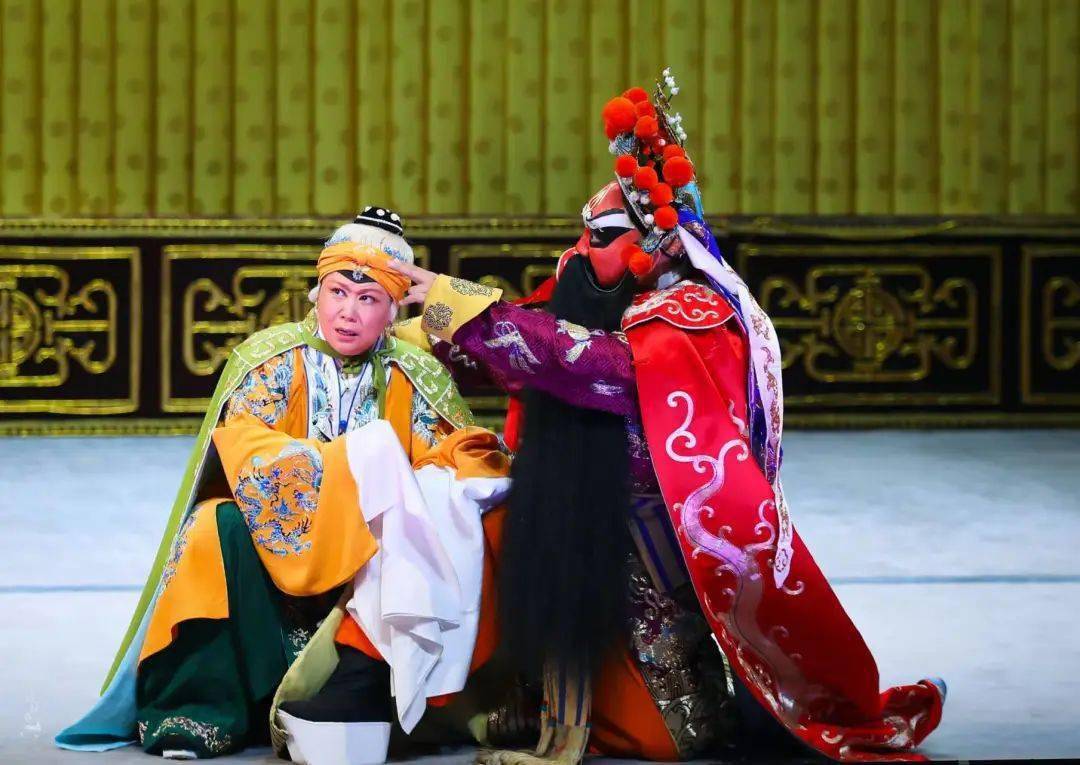 和恩师李鸣岩先生共同参演了由张艺谋先生导演的京剧电影《天下归心》