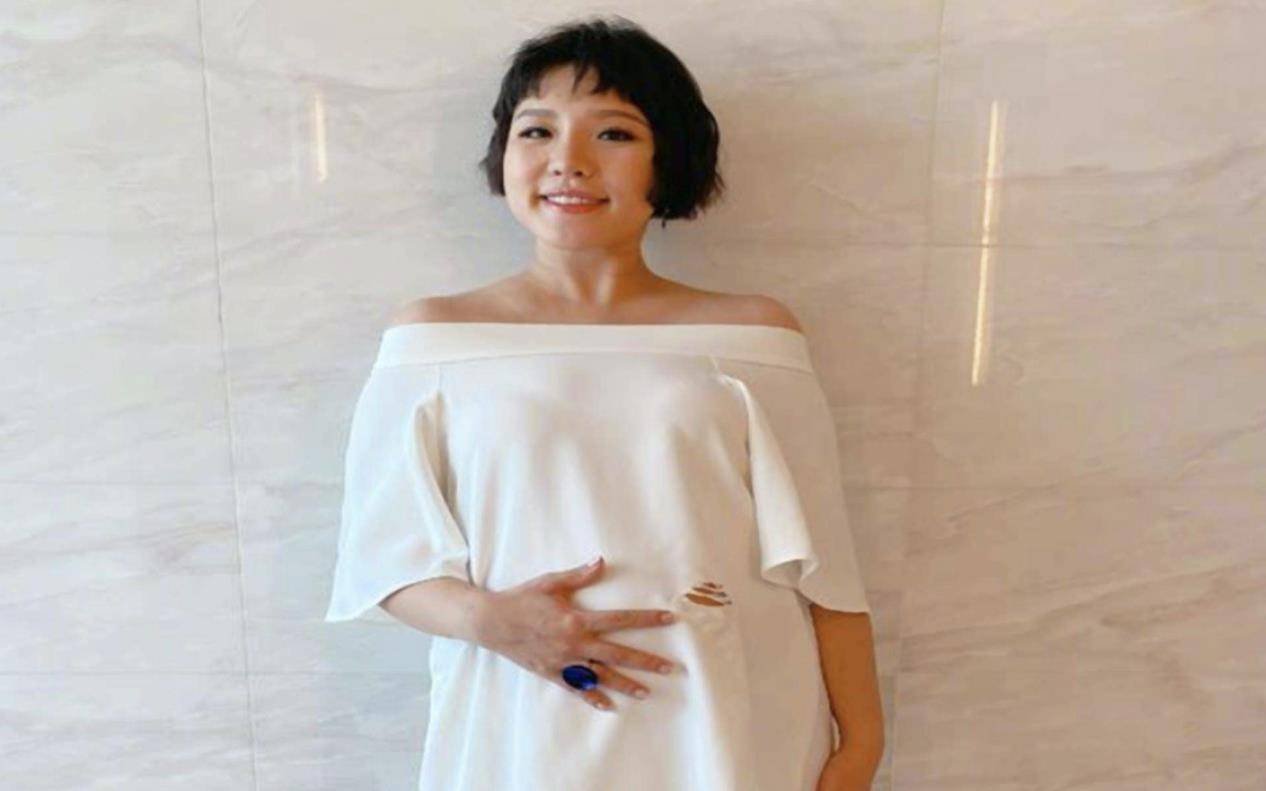 "hold住姐"谢依霖二胎晒胎盘拓印!