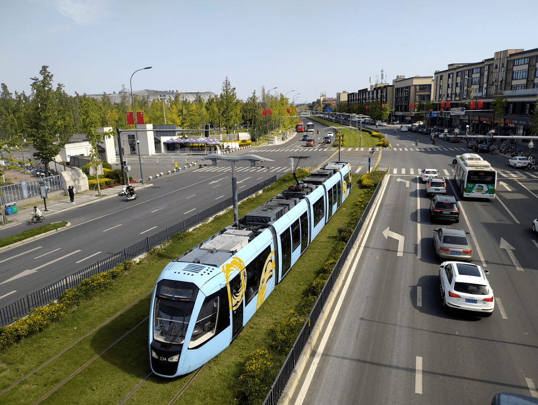 古陶图据天府芙蓉园……秋日美景尽收眼底在犀浦街道,有轨电车一路