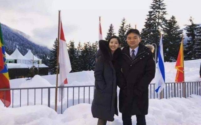刘强东瞒了多年的前妻,长相与实力很强,章泽天在她面前弱爆_成为了_人们_平台