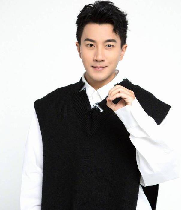 杨幂刘恺威女儿罕曝光6岁小糯米直面镜头不怯生却因长相被嘲