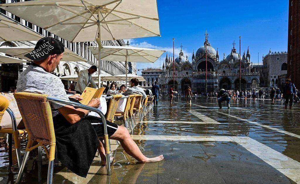 不文明游客困扰意大利，今年已发生46起破坏威尼斯历史遗迹事件