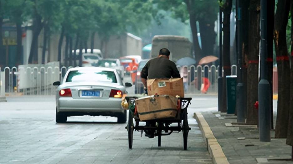 人在职场，会“面子地赚钱”有多重要？“人世清醒”李诞给出更好的谜底