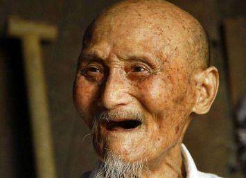 近代最长寿的老人,活了250多岁,历经9朝皇帝,娶了20多位妻子_李庆远