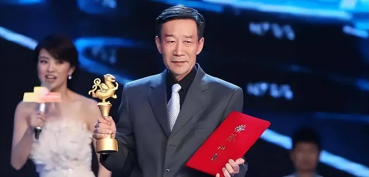 大满贯影帝李雪健:出道40年拿33个影帝,却被小鲜肉质疑报酬高_王嘉儒