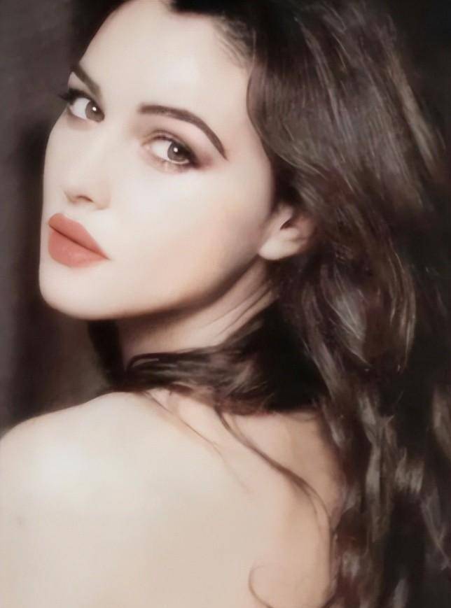 统一全球审美的欧美女神_莫妮卡·贝鲁奇_演艺_美貌