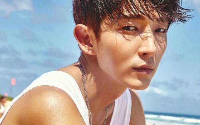 二度合做文彩元，李准基新剧公开研读剧本照，38岁童颜照旧