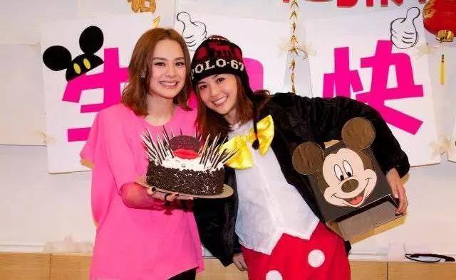 英皇一直长红的姐妹花究竟有多厉害?真的是颜值太高吗_twins_sa_阿娇