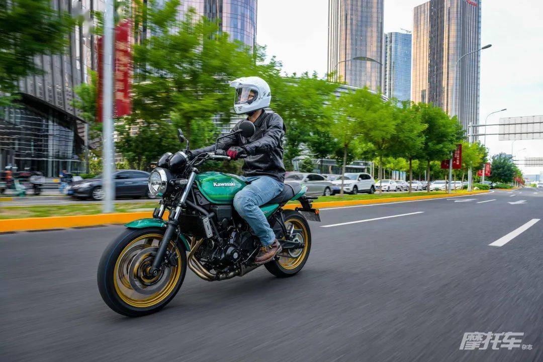 车评:有型格的好好先生,川崎中量级现代复古z650 rs_搜狐汽车_搜狐网