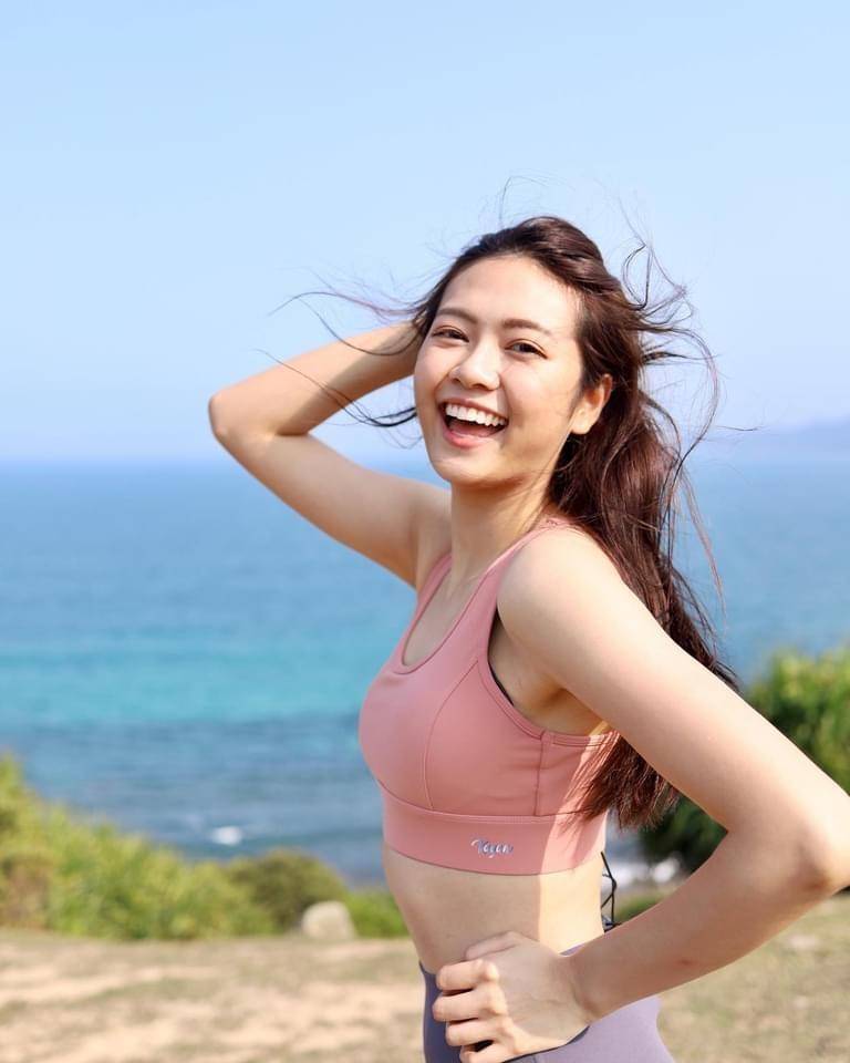 21岁力捧小花取代朱千雪成代言人,已成为tvb最强新人_游嘉欣_香港