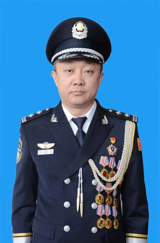 王 勇刑事侦查大队副大队长呼和浩特市公安局玉泉区分局全国优秀人民
