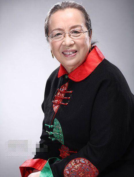 86岁艺术家彭玉近照曝光,头发斑白依旧端庄大气,为公益发声_电视剧