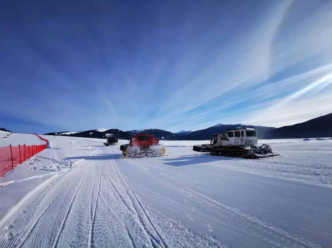 可可托海雪道高清图图片