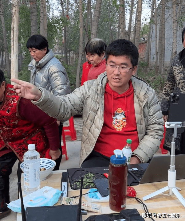 网红姜涛：花200万没娶到妻子，做曲播吃亏严峻，30元老太太雇不起