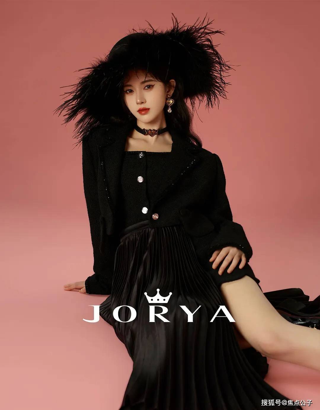 鞠婧祎摩登百变大片曝光,身材气质好轻松驾驭新代言_黑色_营业_酷飒