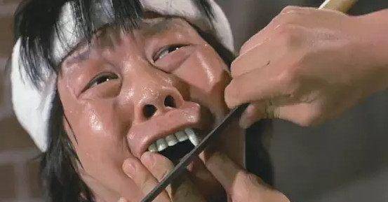 拒领金像奖第一人,与师傅同天去世 ,因貌丑不敢交女友终身未娶_许冠英